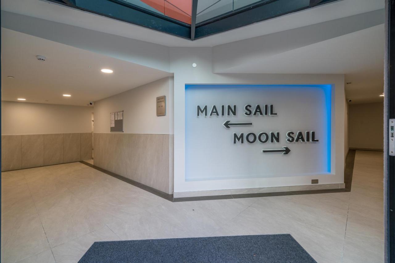 Skyvillion - Skyview Overseeing River Thames By Woolwich Ferry, Near Excel, O2 Arena, Airport, Free Wifi & Free Onsite Parking, Fantastic Rates For Longer Apartment *