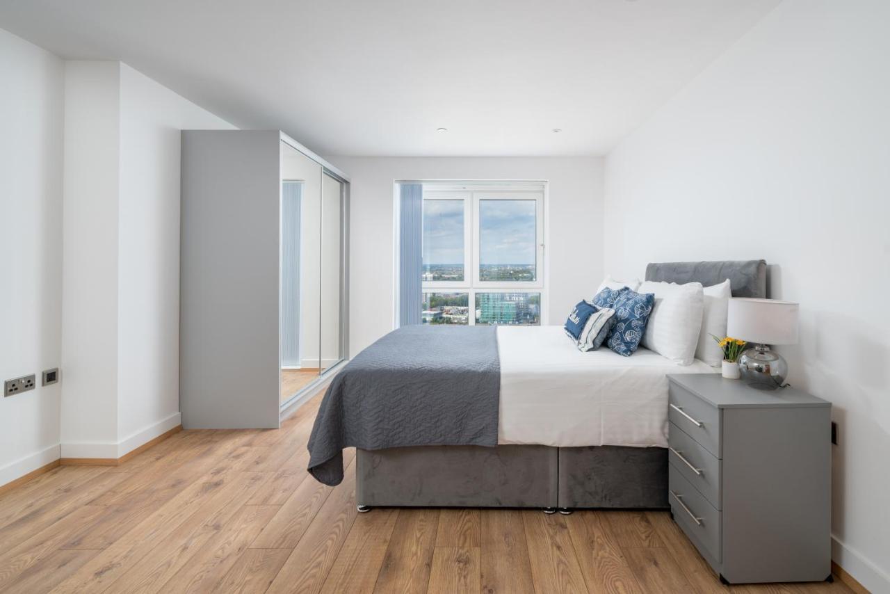 Skyvillion - Skyview Overseeing River Thames By Woolwich Ferry, Near Excel, O2 Arena, Airport, Free Wifi & Free Onsite Parking, Fantastic Rates For Longer Apartment