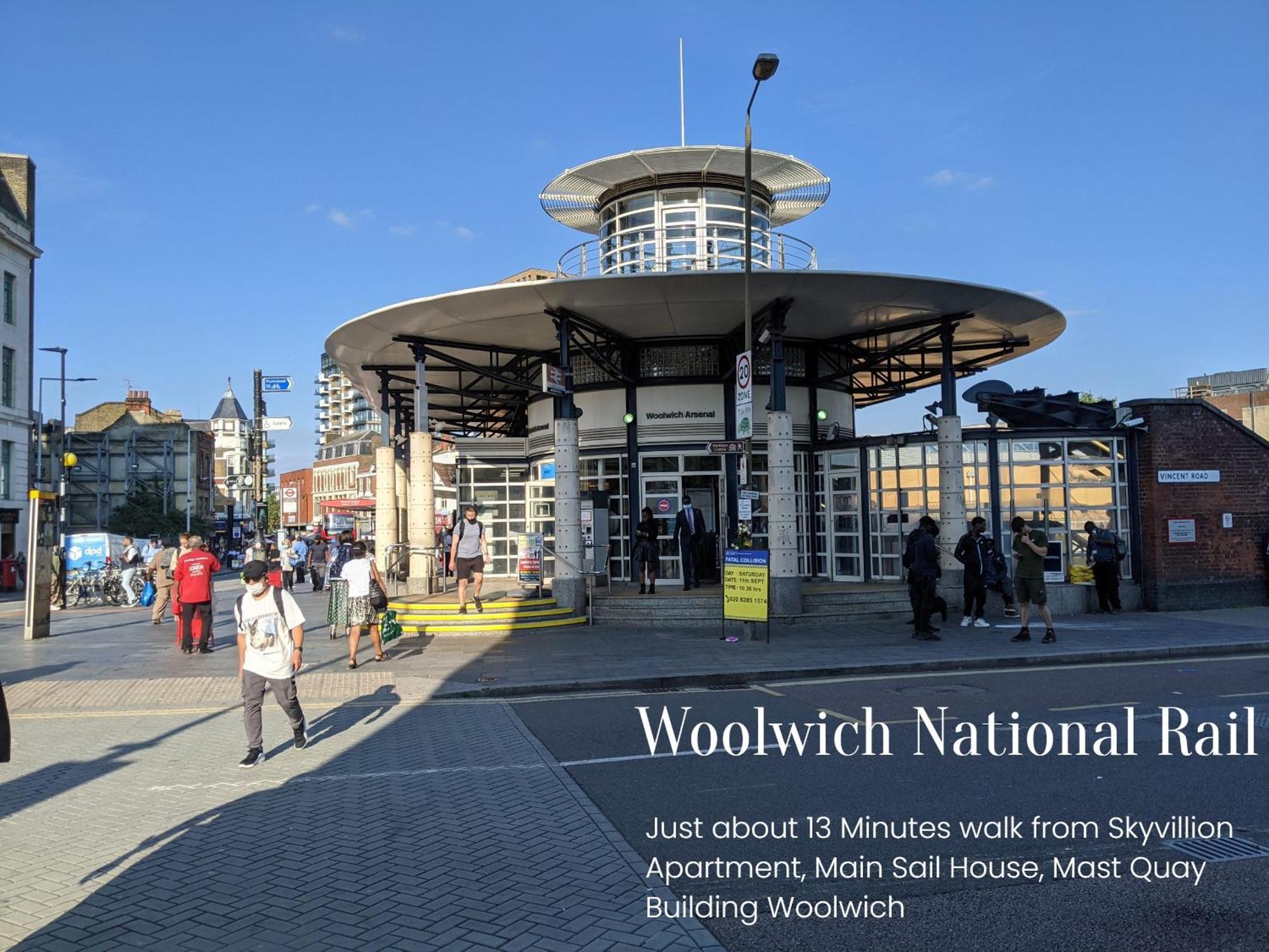 Apartment Skyvillion - Skyview Overseeing River Thames By Woolwich Ferry, Near Excel, O2 Arena, Airport, Free Wifi & Free Onsite Parking, Fantastic Rates For Longer *
