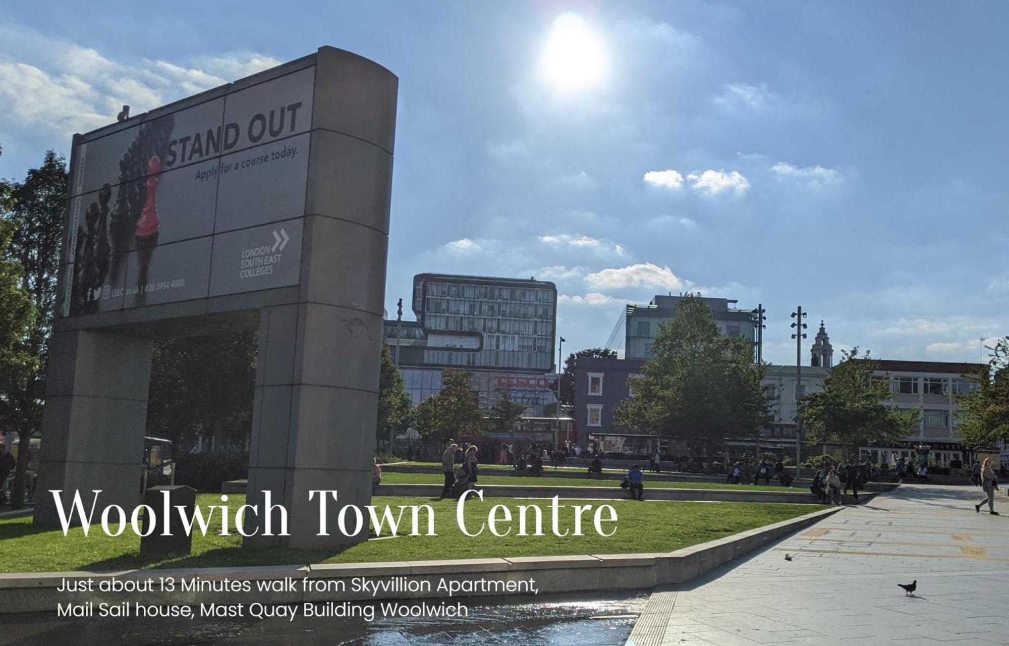 Skyvillion - Skyview Overseeing River Thames By Woolwich Ferry, Near Excel, O2 Arena, Airport, Free Wifi & Free Onsite Parking, Fantastic Rates For Longer * London