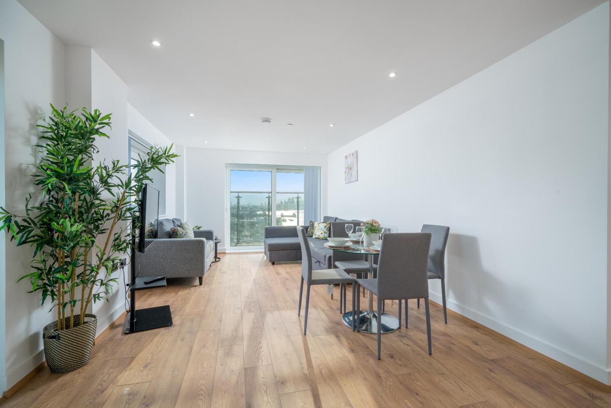 Skyvillion - Skyview Overseeing River Thames By Woolwich Ferry, Near Excel, O2 Arena, Airport, Free Wifi & Free Onsite Parking, Fantastic Rates For Longer * London