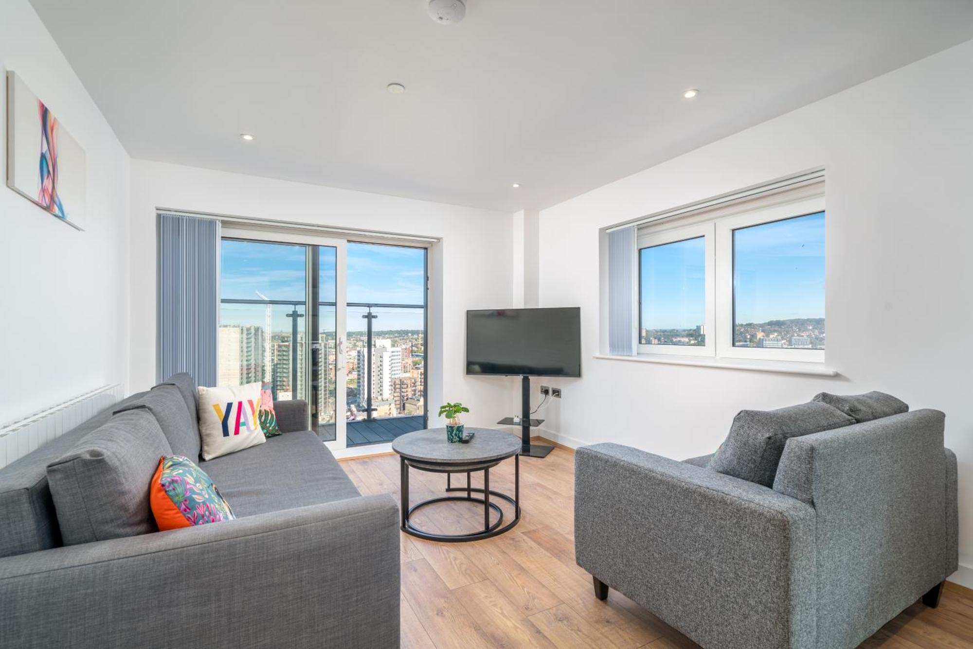 Apartment Skyvillion - Skyview Overseeing River Thames By Woolwich Ferry, Near Excel, O2 Arena, Airport, Free Wifi & Free Onsite Parking, Fantastic Rates For Longer London