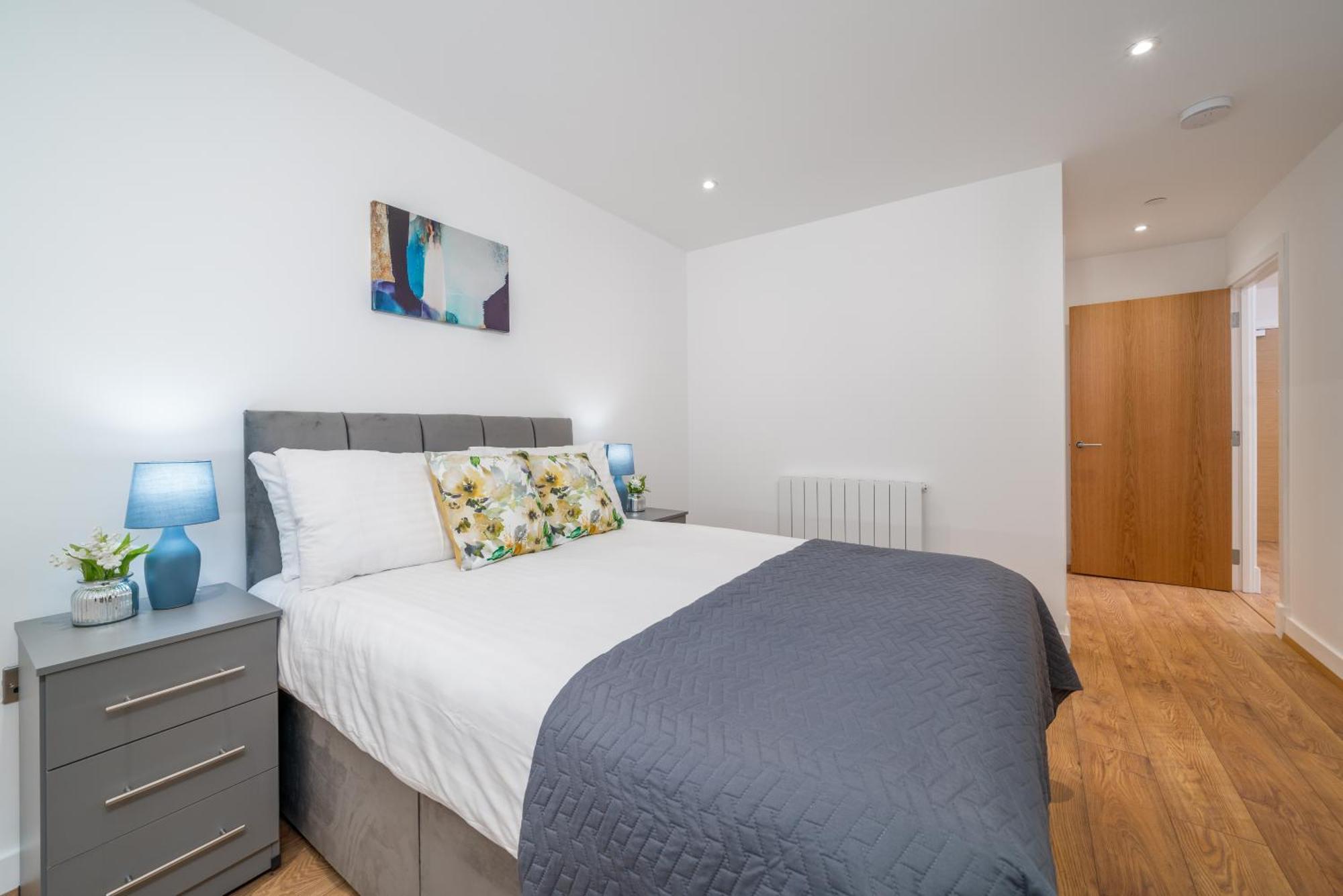 Apartment Skyvillion - Skyview Overseeing River Thames By Woolwich Ferry, Near Excel, O2 Arena, Airport, Free Wifi & Free Onsite Parking, Fantastic Rates For Longer *
