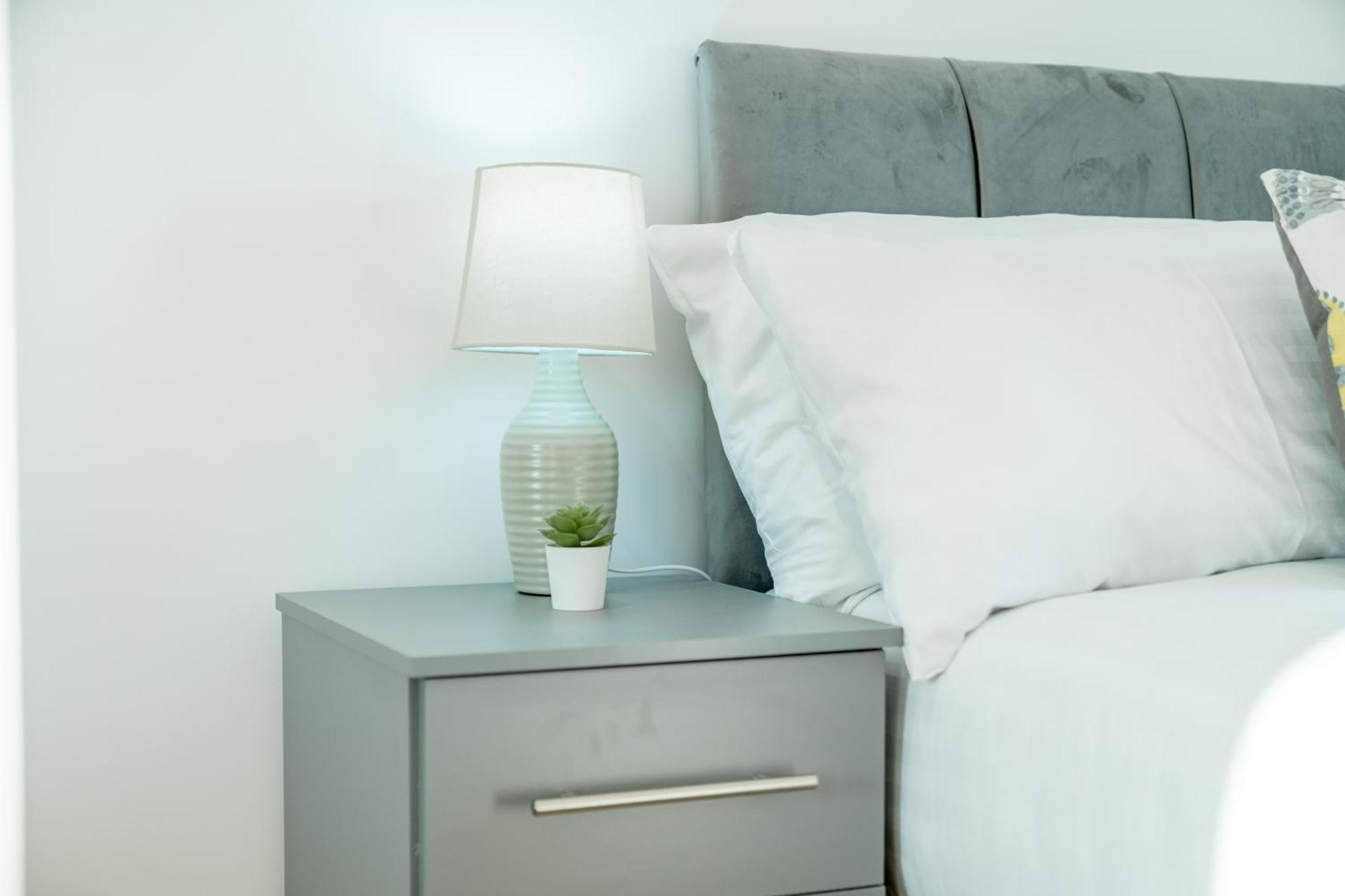 Skyvillion - Skyview Overseeing River Thames By Woolwich Ferry, Near Excel, O2 Arena, Airport, Free Wifi & Free Onsite Parking, Fantastic Rates For Longer Apartment