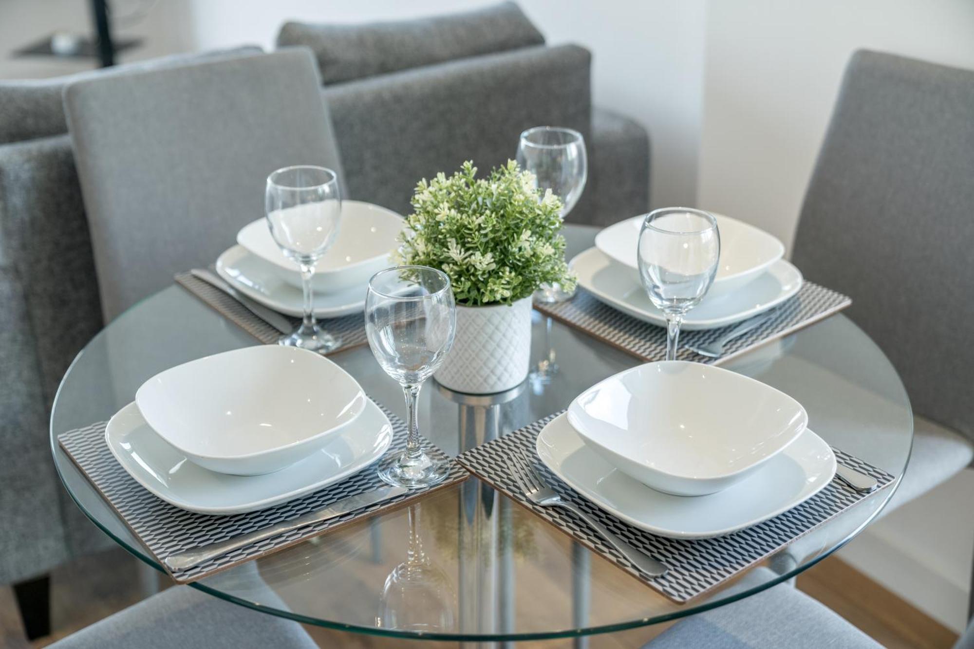 Apartment Skyvillion - Skyview Overseeing River Thames By Woolwich Ferry, Near Excel, O2 Arena, Airport, Free Wifi & Free Onsite Parking, Fantastic Rates For Longer *