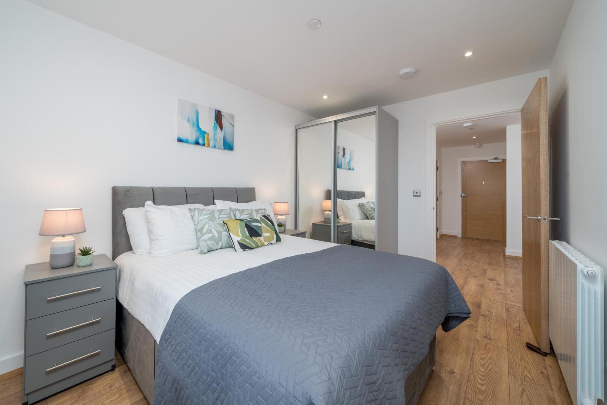 Skyvillion - Skyview Overseeing River Thames By Woolwich Ferry, Near Excel, O2 Arena, Airport, Free Wifi & Free Onsite Parking, Fantastic Rates For Longer Apartment London