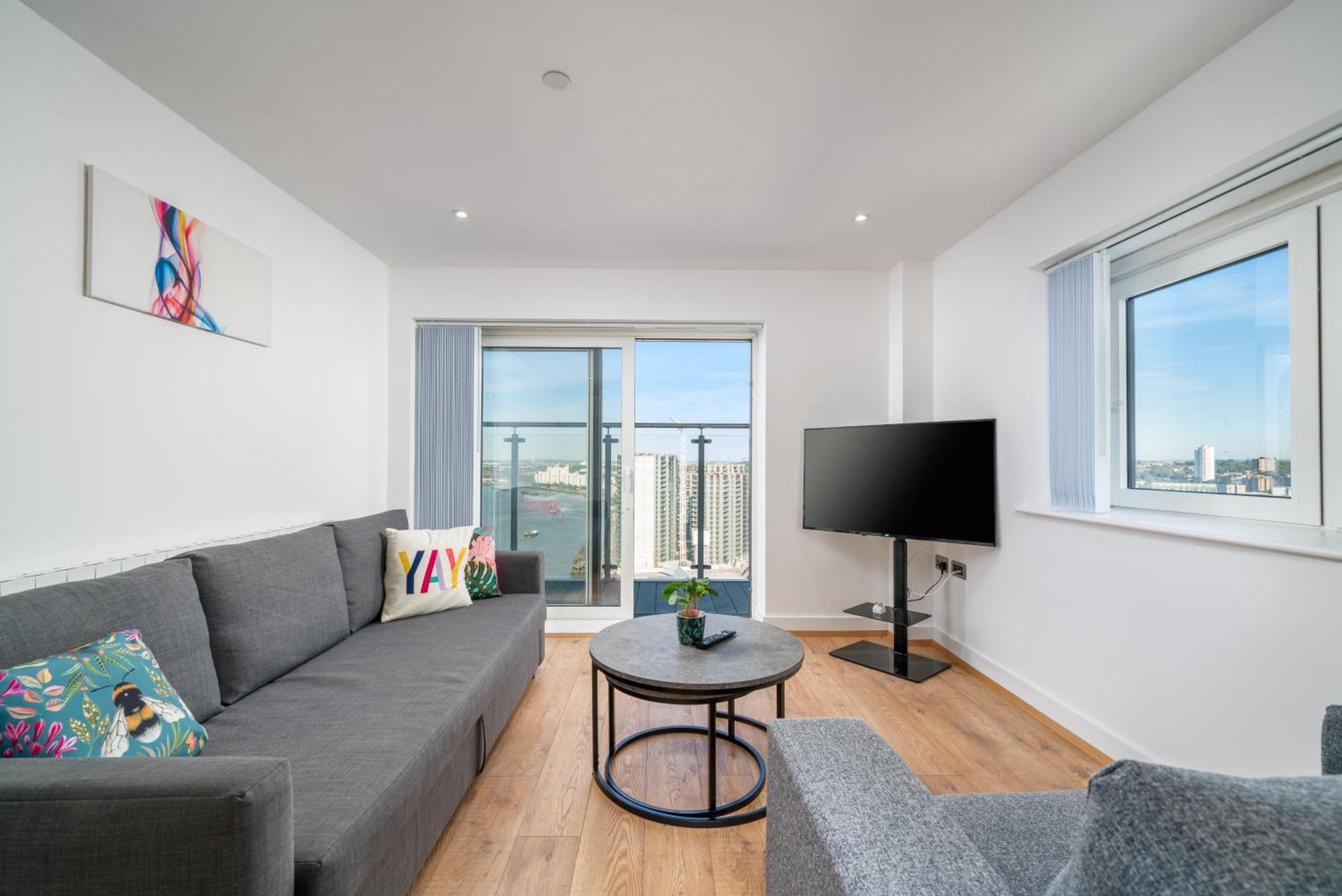 Skyvillion - Skyview Overseeing River Thames By Woolwich Ferry, Near Excel, O2 Arena, Airport, Free Wifi & Free Onsite Parking, Fantastic Rates For Longer * London
