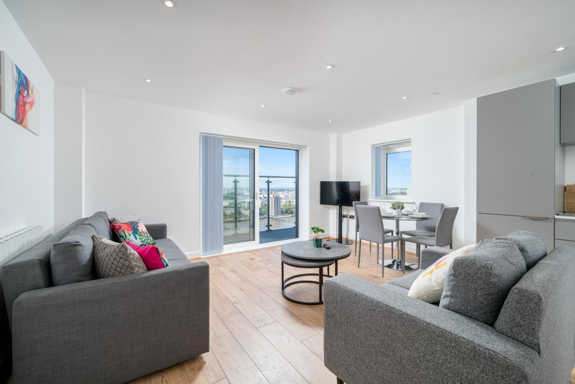 Skyvillion - Skyview Overseeing River Thames By Woolwich Ferry, Near Excel, O2 Arena, Airport, Free Wifi & Free Onsite Parking, Fantastic Rates For Longer Apartment